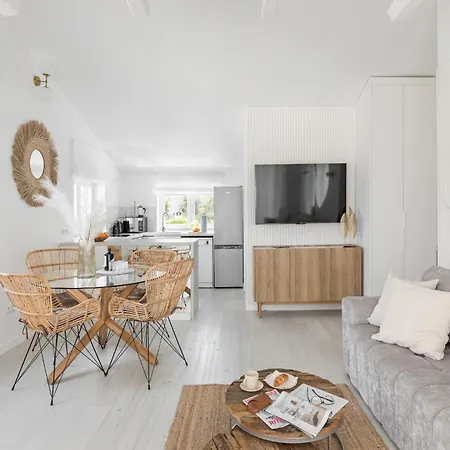 Serene Near Slatine Beach, Cleaning Included *