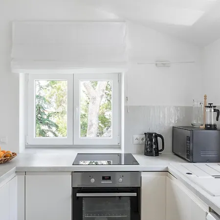 Serene Near Slatine Beach, Cleaning Included *
