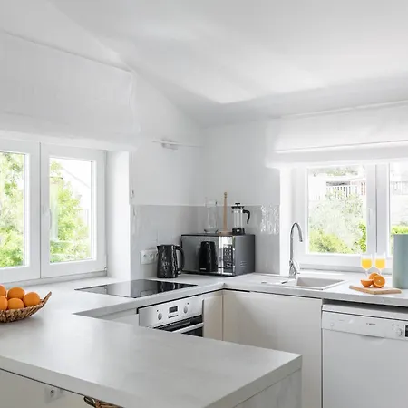 Serene Near Slatine Beach, Cleaning Included * Trogir