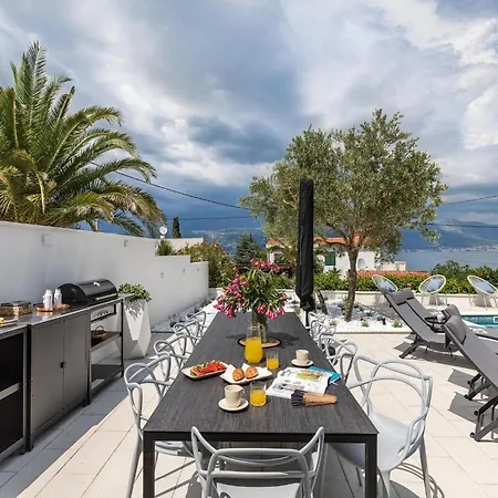 Apartment Serene Near Slatine Beach, Cleaning Included