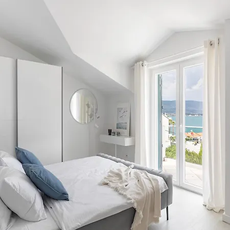 Apartment Serene Near Slatine Beach, Cleaning Included *