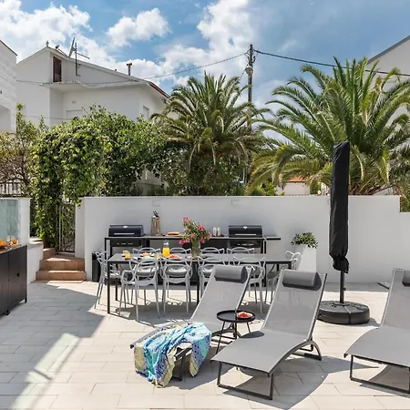 Serene Near Slatine Beach, Cleaning Included Apartment Trogir