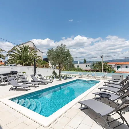 Serene Near Slatine Beach, Cleaning Included Apartment